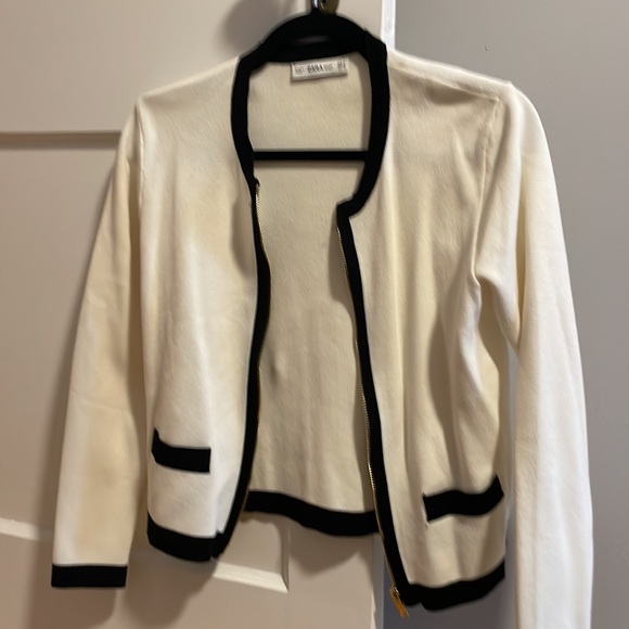 Zara knit cropped jacket. Size Medium - Picture 2 of 2